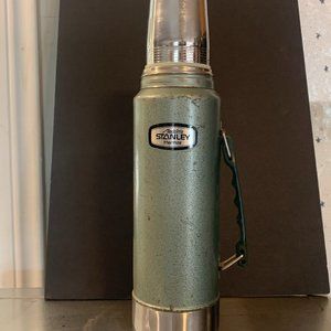 VINTAGE Aladdin Stanley 1quart Thermos A-944DH metal, Green Vacuum Bottle